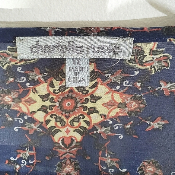 💢SOLD💢 CHARLOTTE RUSSE Woman's Top Size 1X  Floral Pint - Picture 3 of 5